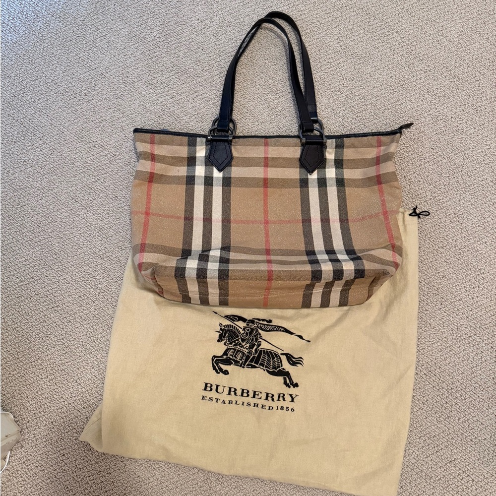 Burberry classic pattern tote